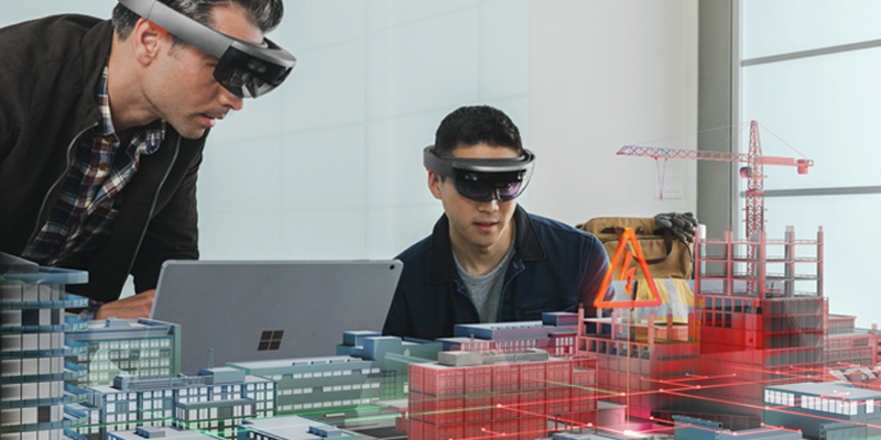 Microsoft HoloLensを使う2人